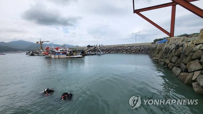 실종 초등생 가족 '마지막 휴대전화 위치' 지점 수색 [완도해양경찰서 제공. 재판매 및 DB 금지]