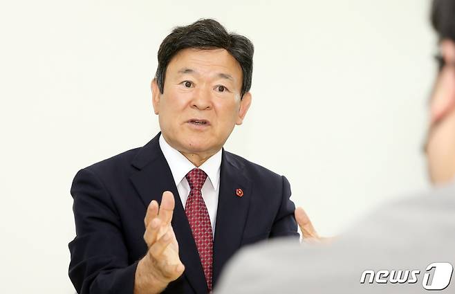 김광수 제주도교육감 당선인이 27일 제주국제교육원에 마련한 당선인 사무실에서 뉴스1제주와 인터뷰를 진행하고 있다. 2022.6.27/뉴스1 © 뉴스1 고동명 기자