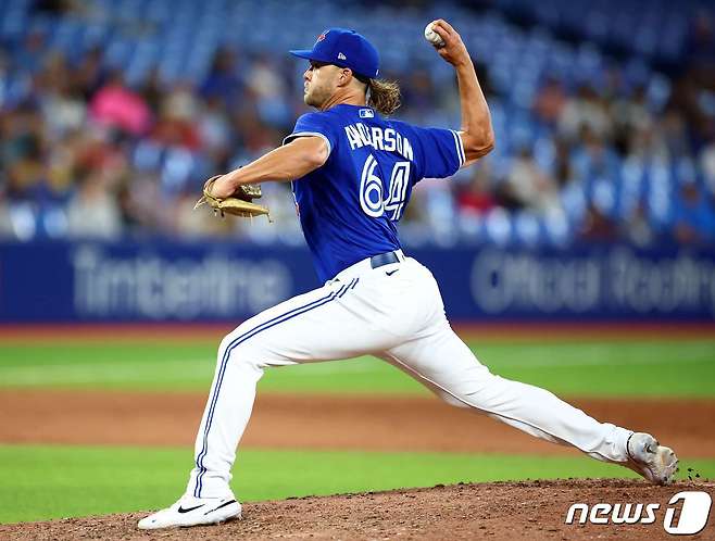 숀 앤더슨은 28일(한국시간) 메이저리그 보스턴 레드삭스전에서 1이닝 4피안타 2실점으로 부진했다. © AFP=뉴스1