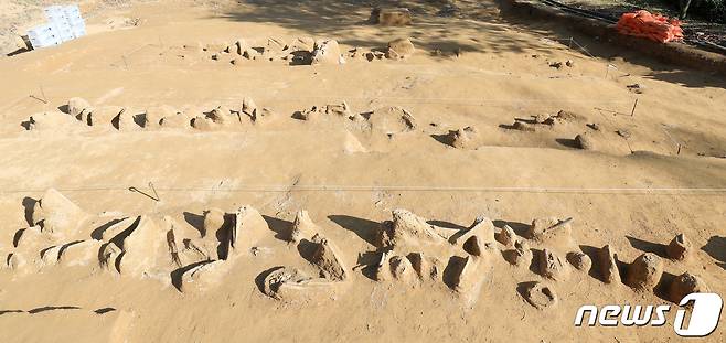 전북 전주시 황방산 일원에 발굴된 한국전쟁 유해와 탄피 등이 출토된 모습. (사진은 기사 내용과 무관함) / 뉴스1