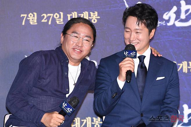 한산: 용의 출현' 제작보고회에 참석한 김한민 감독, 박해일. ⓒ이혜영 기자 lhy@hankooki.com