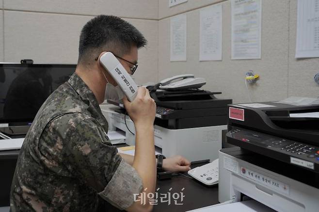 군 장병이 서해지구 군 통신선 시험통신을 하고 있는 모습(자료사진) ⓒ국방부/뉴시스