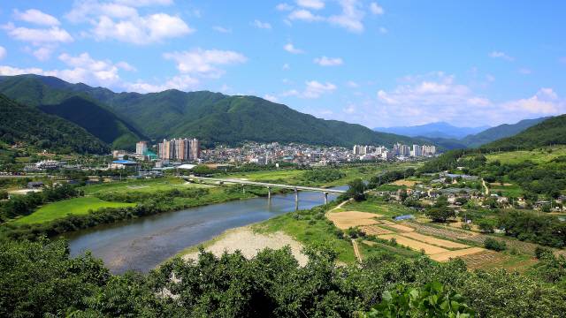 ▲ 아미산에서 내려다 본 인제읍 모습.