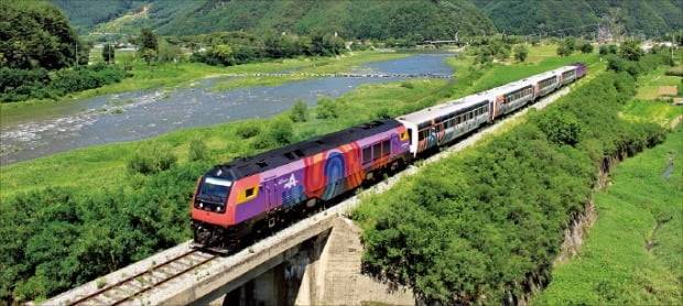 코레일이 운영하는 정선아리랑 열차 모습. /코레일 제공