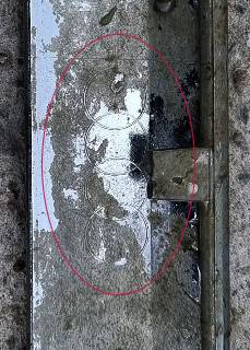 [완도=뉴시스] 신대희 기자 = 28일 오후 3시 20분께 전남 완도군 송곡항 앞바다에서 초등학생 실종 가족의 차량으로 추정되는 아우디 앞범퍼가 발견됐다. (사진=광주경찰청 제공) 2022.06.28. photo@newsis.com  *재판매 및 DB 금지