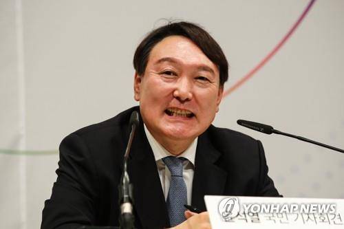 웃음짓는 윤석열     (서울=연합뉴스) 윤석열 전 검찰총장이 29일 서울 서초구 매헌 윤봉길 의사 기념관에서 열린 대선 출마 기자회견에서 웃음짓고 있다. 2021.6.29 [국회사진기자단]
    zjin@yna.co.kr
(끝)