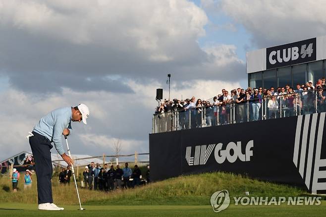 LIV 골프 시리즈 개막전 마지막 날 샬 슈워츨의 경기 모습 [AFP=연합뉴스]