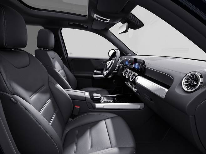 메르세데스-벤츠 EQB 실내.