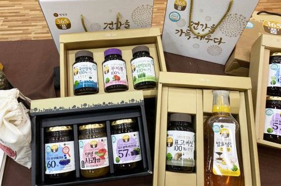 전남도농업기술원이 도내 18개 시·군농업기술센터에 농산물종합가공센터를 설치해 농업인의 창업을 유도, 지역 농산물의 부가가치 증진을 통한 농가소득 향상에 힘쓰고 있다.사진=전남도 제공