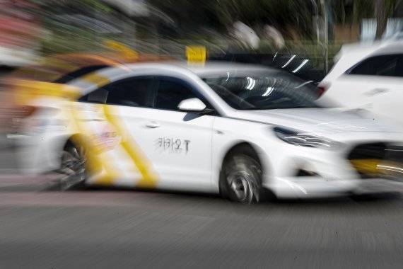 지난 27일 오전 카카오 경영진은 노조 '크루 유니언'과 긴급 회동을 가졌다. 회동 자리에는 김성수 CAC 센터장과 배재현 카카오 최고투자책임자(CIO)가 참석해 노조 측과 의견을 나눴다. 뉴스1