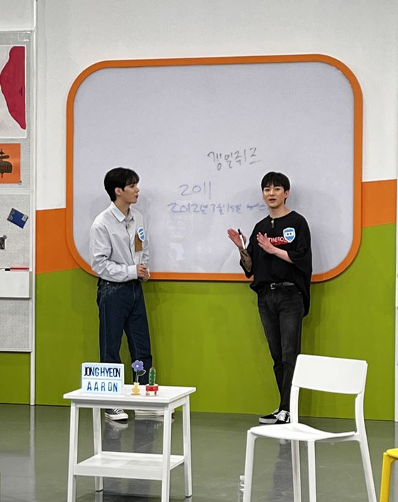 김종현과 아론이 '아돌라스쿨' 생방송에 출연했다.