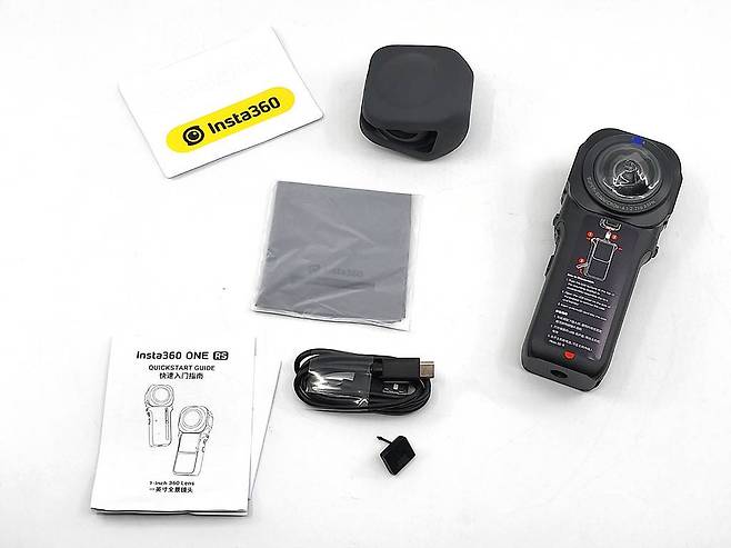 /인스타360 원 RS 1인치 360 에디션의 구성품