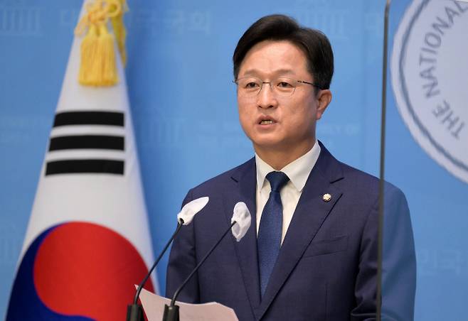 강병원 더불어민주당 의원이 29일 국회 소통관에서 당대표 출마 기자회견을 하고 있다. 국회사진기자단