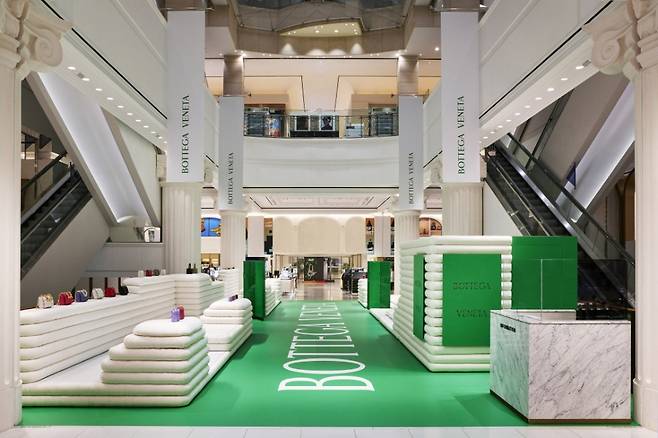 신세계백화점강남점 1층 보테가베네타 팝업 전경/사진=신세계