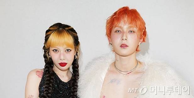 가수 현아, 던 커플,/사진제공=로에베(LOEWE)