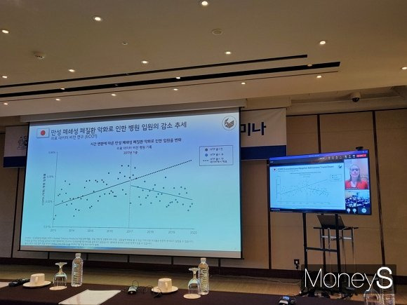 지젤 베이커 필립모리스 과학총괄 부사장은 29일 진행한 한국필립모리스의 세미나에서 "여러 연구에서 흡연자를 기준으로 일반담배보다 궐련형 전자담배의 전환에 대한 필요성이  관찰된다"며 "최근에는 과학적인 데이터를 기반으로 궐련형 전자담배를 인정하는 국가들이 점차 많아지고 있다"고 소개했다. /사진=지용준 기자