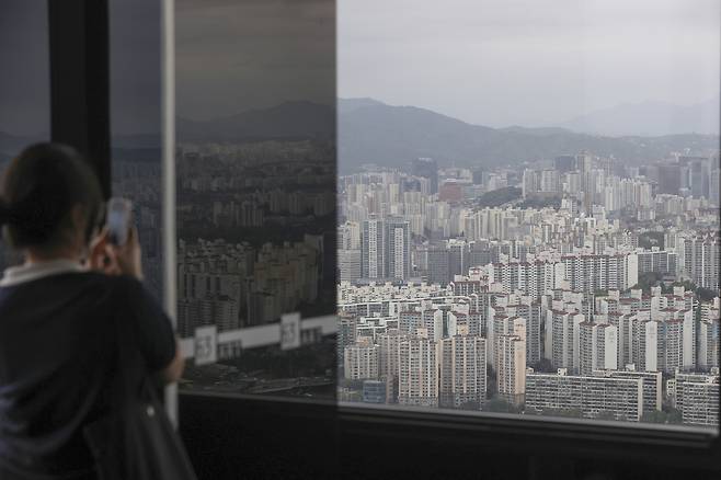 28일 서울 여의도 63스퀘어에서 내려다 본 서울 아파트. [연합]