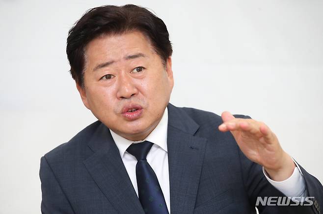 [제주=뉴시스] 우장호 기자 = 뉴시스 제주취재본부와 인터뷰하는 오영훈 제주도지사 당선인. woo1223@newsis.com