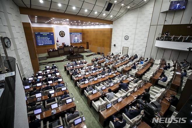 [서울=뉴시스] 지난 21일 오후 서울 중구 서울시의회에서 제308회 정례회 2차 본회의가 열리고 있다. 2022.06.29. (사진 = 뉴시스DB) photo@newsis.com