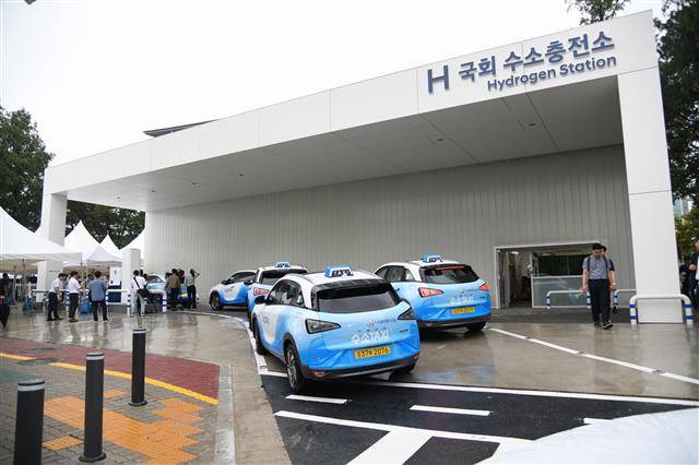 효성이 구축한 서울의 첫 상업용 수소충전소인 여의도 국회 전기차 충전소.효성 제공