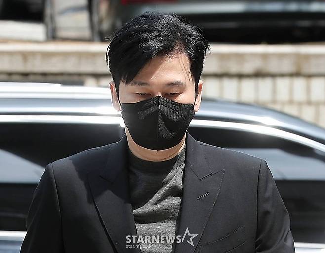 특정범죄 가중처벌 등에 관한 법률 위반(보복협박) 등의 혐의를 받고 있는 양현석 전 YG엔터테인먼트 대표가 13일 오전 서울 서초구 중앙지방법원에서 진행된 공판에 출석하고 있다. 2022.06.13 /사진=김창현 기자 chmt@