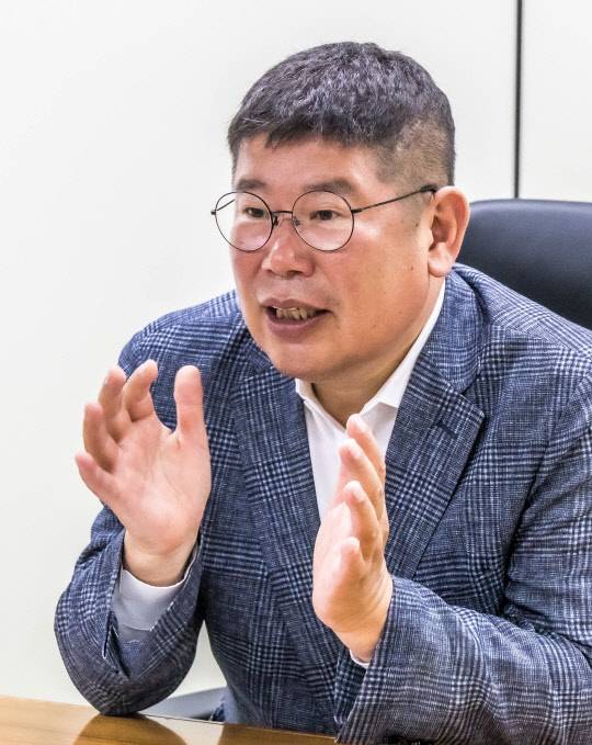 김경진 전 의원 고견 인터뷰. 박동욱기자 fufus@