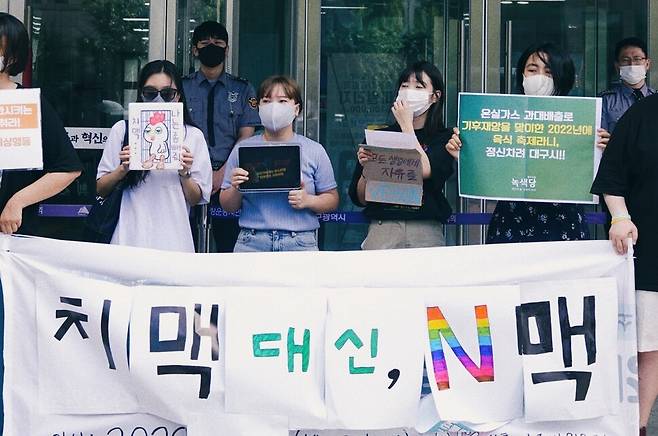 30일 오전 대구시청 앞에서 ‘대구 치맥 페스티벌’에 반대하는 시민들의 기자회견이 개최됐다. 엔맥 페스티발 기획단 제공