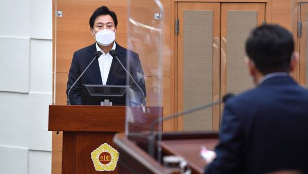 서울시의회 본회의 시정질의에 답하는 오세훈 시장 [서울시 제공·자료사진]