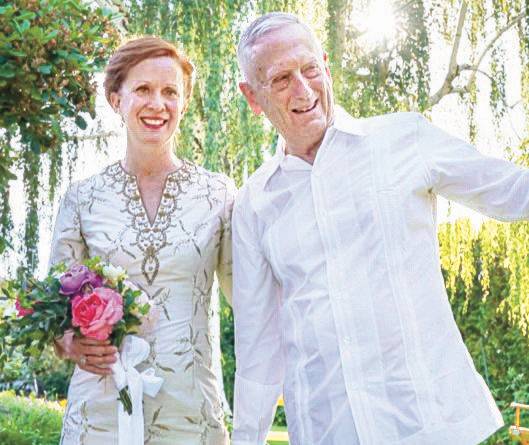 신랑 제임스 매티스 전 미 국방장관(오른쪽)과 신부 크리스티나 로머스니. [트위터, 폴리티코 등]