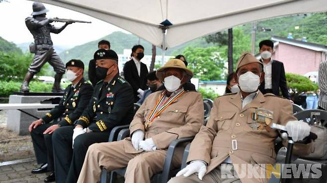 30일 화천을 방문한 에티오피아 참전용사와 후손이 6.25 전쟁 당시 에티오피아 군대가 처음 전투를 벌였던 적근산 지구를 방문했다.&nbsp;