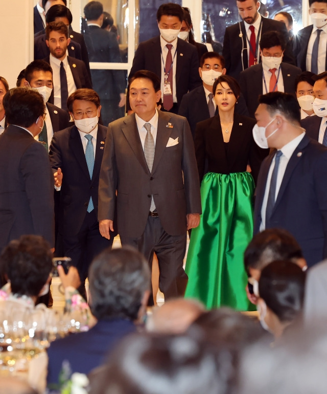 스페인 동포 만찬간담회 참석한 윤석열 대통령 내외. 연합뉴스