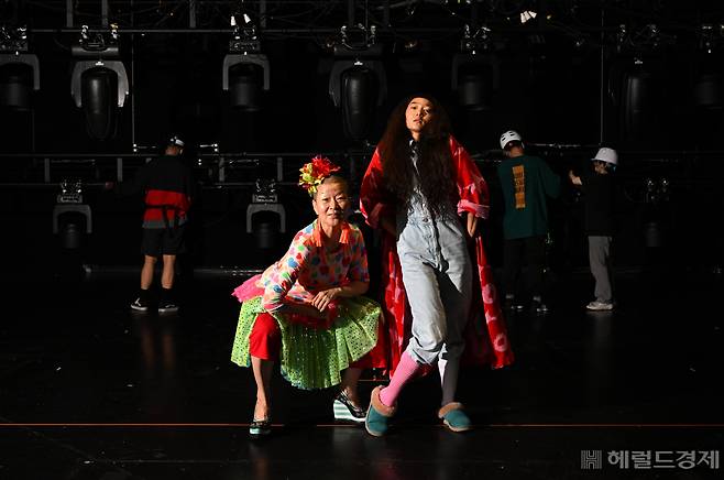 현대무용가 안은미와 김혜경. 임세준 기자