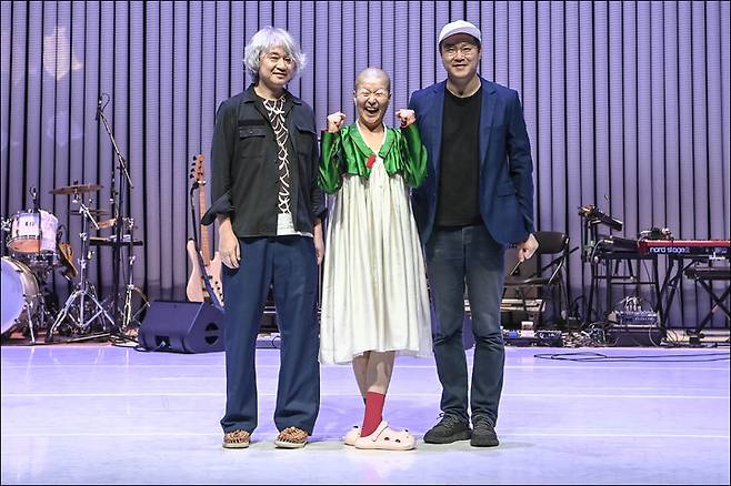 안은미 솔로 '은미와 영규와 현진' 리허설 현장. 왼쪽부터 장영규, 안은미, 백현진. 2022.006.30. (사진=세종문화회관 제공) photo@newsis.com  *재판매 및 DB 금지