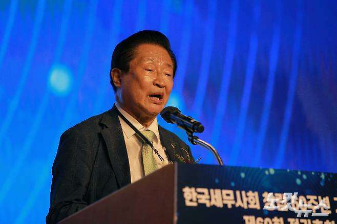 한국세무사회  '창립 60주년 기념식' 행사에서 임향순 고문이 축사를 하고 있다. 노컷TV 채승옥