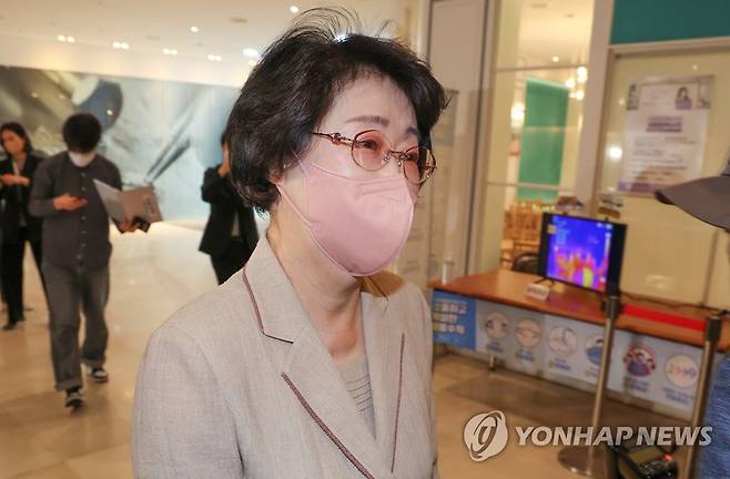 김승희 보건복지부 장관 후보자 출근 [연합뉴스 자료사진]