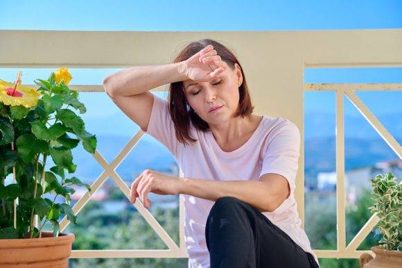 완경(폐경) 여성은 폐경 전 여성이나 같은 연령대 남성보다 뇌의 병변이 많았다. [사진=게티이미지뱅크]