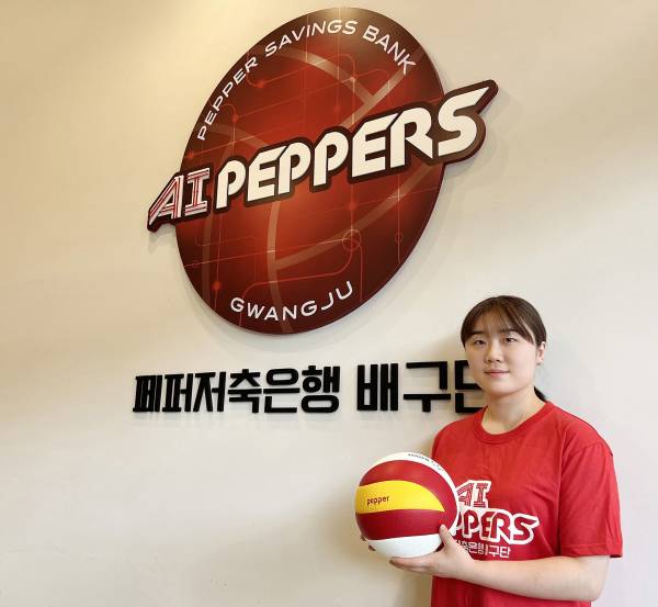 페퍼저축은행 AI 페퍼스 배구단에 합류한 김해빈. 사진｜페퍼저축은행 AI 페퍼스 배구단