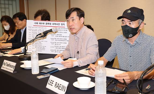 국민의힘 하태경 위원장이 30일 오후 서울 프레스센터에서 열린 국민의힘 해수부 공무원 피격사건 진상조사 TF 외신기자회견에서 발언하고 있다. 2022.6.30 /연합뉴스