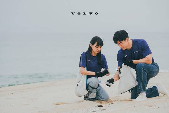 볼보차 브랜드 엠배서더 배우 김무열, 윤승아 부부. 볼보차 제공