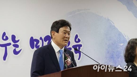 김광수 제주특별자치도교육감이 1일 제주특별자치도교육청 4층 대강당에서 열린 '제17대 제주특별자치도교육감 취임식'에서 취임사를 하고 있다 [사진=최익수 기자]