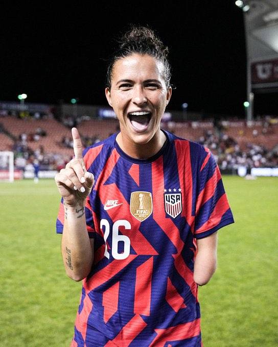 미국 여자축구 대표팀 카슨 피켓이 검지 손가락을 들어보이고 있다. 사진제공=미국축구협회