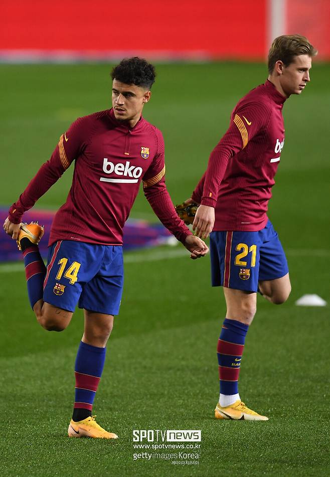 ▲ 바르셀로나가 쿠티뉴(왼쪽)와 프랭키 더 용(오른쪽) 분할 이적료를 아직 다 갚지 못했다