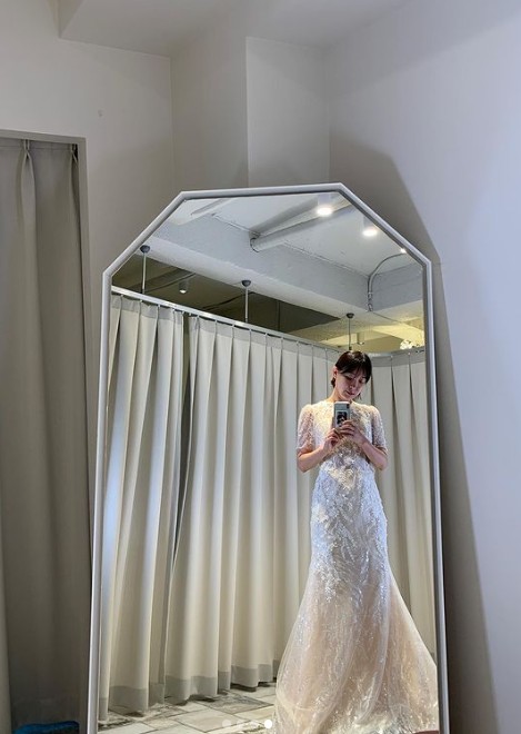 Broadcaster Lee Ji-hye recently reported on the status quo.On the first day, Lee Ji-hye posted a picture on his instagram with the phrase What am I doing??Lee Ji-hye took pictures in various clothes in the fitting room, wearing a pure white dress or a lace dress, and showing off her beautiful figure.The netizens responded in various ways such as beautiful, mannequin, pretty to wear anything.Meanwhile, Lee Ji-hye married tax accountant Moon Jae-wan in 2017 and has two daughters.