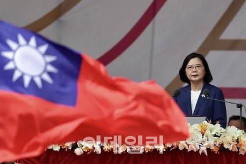 차이잉원(蔡英文) 대만 총통이 10일 타이베이(台北)에서 열린 중화민국(대만) 110주년 건국기념일(쌍십절) 행사에서 연설하고 있다. (사진=EPA·연합뉴스)