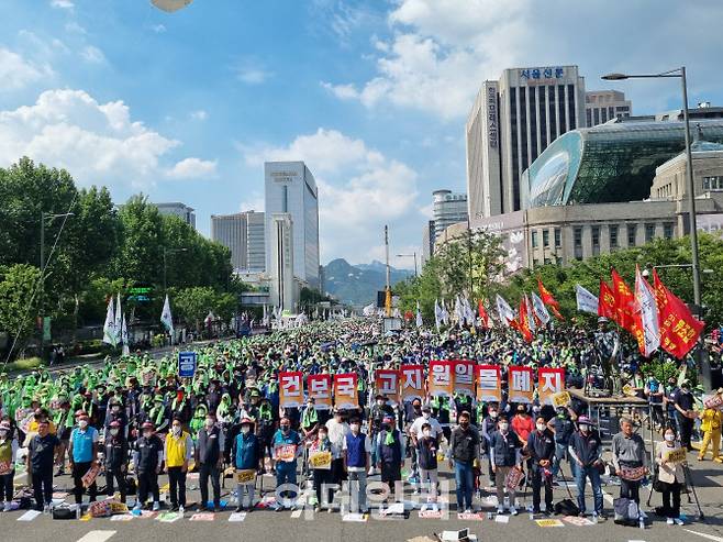 2일 서울 중구 세종대로에서 민주노총 7·2전국노동자대회가 열리고 있다.(사진=조민정 기자)