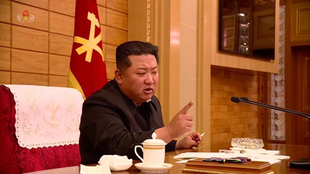 지난 5월 16일 김정은 북한 국무위원장이 회의를 주재하는 모습. 조선중앙TV 화면·연합뉴스