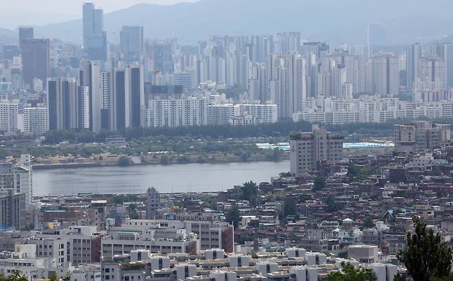 남산에서 바라본 서울 아파트 단지 등 주택가 모습. [연합]