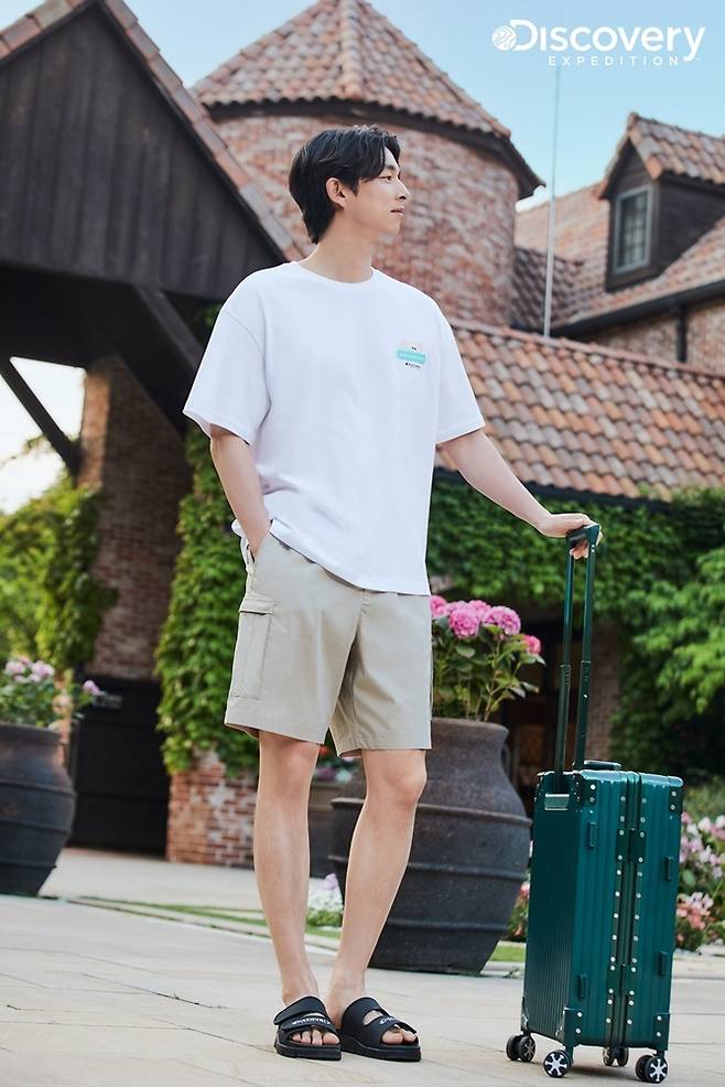 공유가 모델로 나선 '디스커버리 익스페디션 2022 SS 핫 썸머 컬렉션' *재판매 및 DB 금지