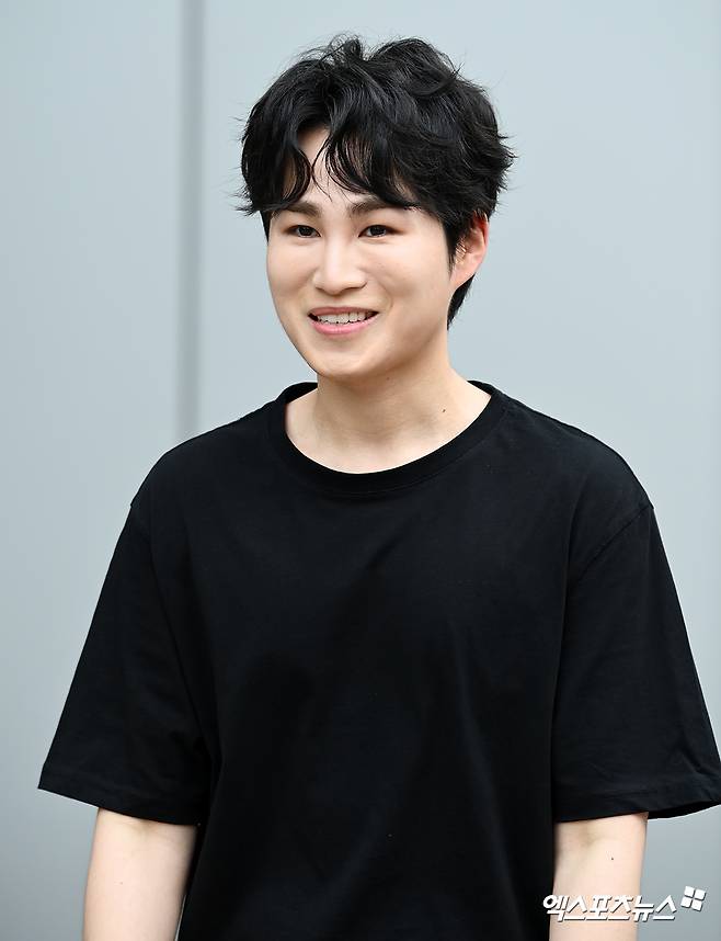 Sky & M, a subsidiary, filed a lawsuit against the performance agency Moko ENT for failing to pay the concert fee.Fans are curious about Kim Hie-jaes position, which did not open his mouth directly amid deepening conflicts.Last month, Kim Hie-jae agency Sky & M submitted a contract invalidation to the Eastern District Court of Seoul, saying, We did not pay five of the eight performances promised by performance agency Moko ENT.Moko ENT said it had paid the previous three episodes of the performance fee, and distributed an official statement saying, Kim Hie-jae did not participate in the practice once, and was not cooperative in providing and promoting sound sources for the preparation of Concert.Nevertheless, the conflict deepened, and Sky & M said in a fan cafe that the Morco ENT performance agency and the performance invalidation lawsuit are underway in connection with Kim Hie-jaes tour performance.Moko ENT said, We hope to be an honorable concert to find the trust that has collapsed by cooperating with the performance staff who are still waiting for their work and the fans who expected Concert.However, SkyE & M stuck to its cancel of the performance.For that reason, I decided that the participation of the concert, which was carried out by a performance agency that lost trust, eventually would be harmed by The Artist.Fans are feeling tired in the ongoing battle, especially SkyE & M, which avoids all contact and is only opening its mouth through official fan cafes.Some are asking for the voice of Kim Hie-jae, who is hidden behind his agency.In addition, fans were worried that the cancellation of the concert, which is less than two weeks away, would be a disgrace to follow like a lifetime tag.In particular, it was pointed out that the reason is money.SkyE & M has received all eight of its payouts, but it is insisting on canceling the performance and avoiding contact with Moko ENT.On the 29th of last month, fans said, The only boy-coated joy is not a fan of Kim Hie-jae.Many of our fans who watched this album and Concert case with their breath, also released a statement saying, We support Kim Hie-jaes second Concert.Kim Hie-jae, who released his first full-length album Hee Jae () on the 27th of last month.With the concert conflict deepening at the time of active activity, fans are tired, and Kim Hie-jae will be able to open his mouth.Photo = DB