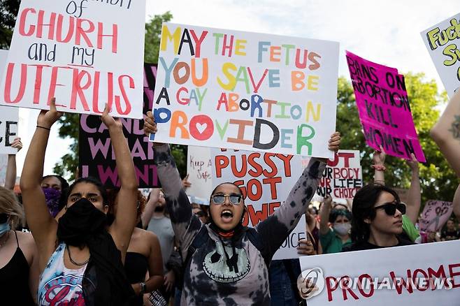 지난달 28일(현지시간) 미국 텍사스주에서 열린 낙태권 옹호 시위 [로이터 연합뉴스 자료사진. 재배포 및 DB 금지]